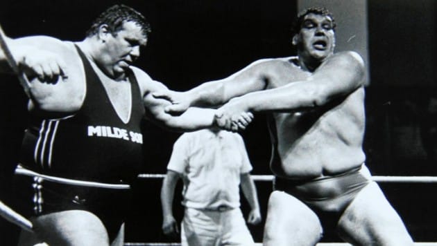 Otto Wanz, wie ihn die Fans im Ring liebten. Hier gegen Andre The Giant. (Bild: Kronen Zeitung)