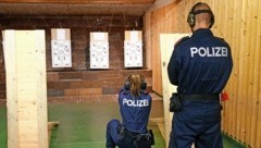 Beim Schießtraining war das „schwarze Schaf“ aufgeflogen, denn es waren auch Ex-Kollegen der Justiz mit dabei und sie erkannten ihn. (Bild: Reinhard Holl)