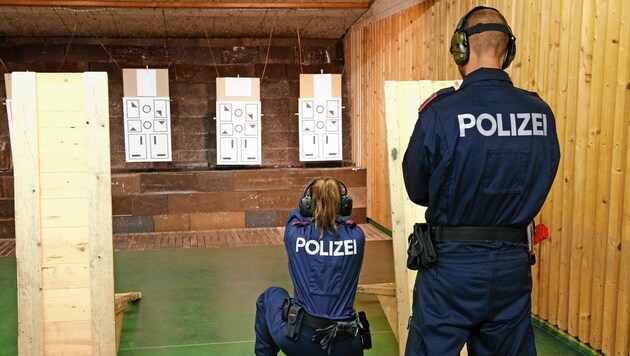 Schießtechnik gehört zur polizeilichen Grundausbildung. (Bild: Reinhard Holl)