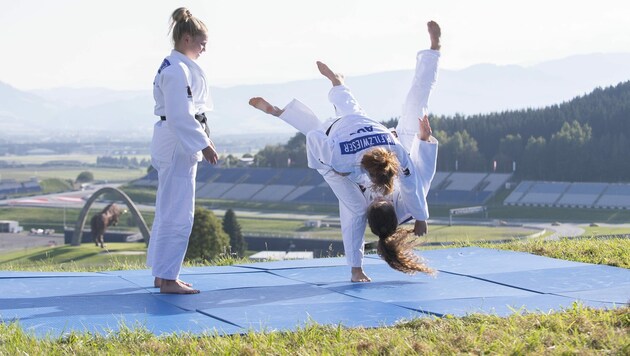 Steiermarks Judo-Asse beim „malerischen“ Training auf dem Gelände des Red Bull Ring in Spielberg. (Bild: Sebastian Kreuzberger/Judo Austria)