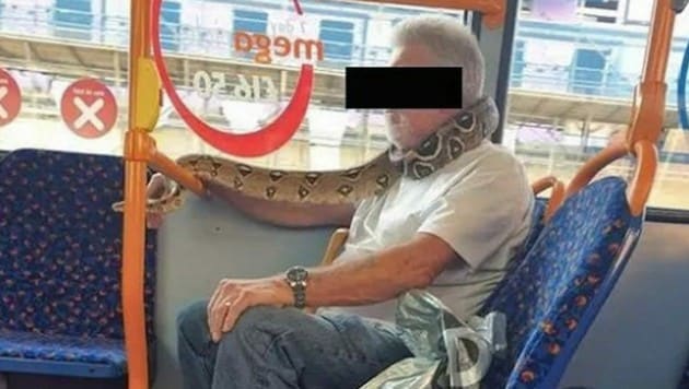 Dieser Mann sorgte für jede Menge Unterhaltung im Bus nach Manchester. (Bild: twitter.com)