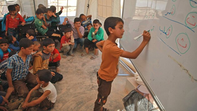 Viele Staaten hätten laut UNICEF noch keinen Plan, wann man die Schulen wieder eröffnen werde. Dies könnte langfristig fatale Folgen für die Kinder haben. (Bild: AFP/Aaref WATAD)