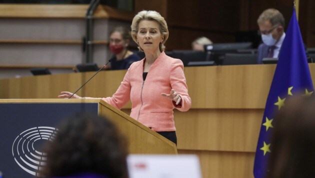 EU-Kommissionspräsidentin Ursula von der Leyen verschärft die Gangart, damit die EU die Herausforderungen des Klimawandels zumindest ein wenig eindämmen kann. (Bild: AFP/OLIVIER HOSLET)