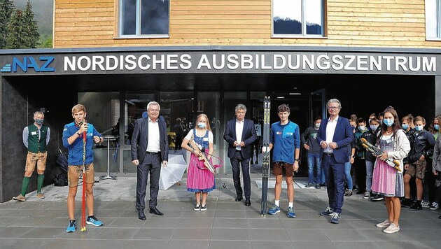 Sportminister Kogler (M.) eröffnete mit Landesrat Lang und Landesrat Drexler den neuen Sport-Campus in Eisenerz (Bild: GEPA pictures)
