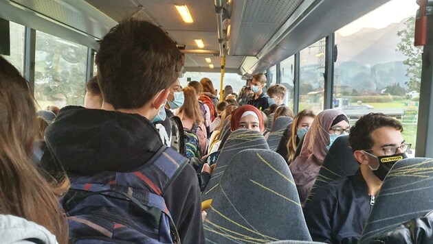 Platzprobleme in den Bussen (Bild: Privat)