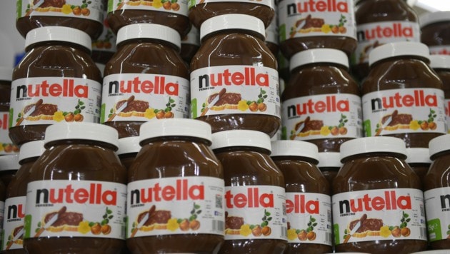 Mit dem Bonus in der Höhe von 2200 Euro könnte sich jeder Mitarbeiter rund 730 Gläser Nutella á 400 Gramm kaufen. (Bild: AFP)