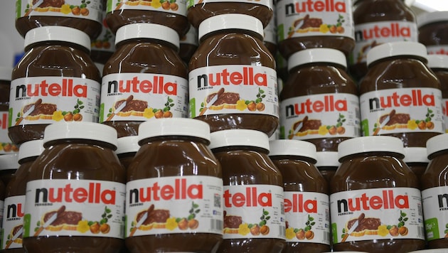 Mit dem Bonus in der Höhe von 2200 Euro könnte sich jeder Mitarbeiter rund 730 Gläser Nutella á 400 Gramm kaufen. (Bild: AFP)