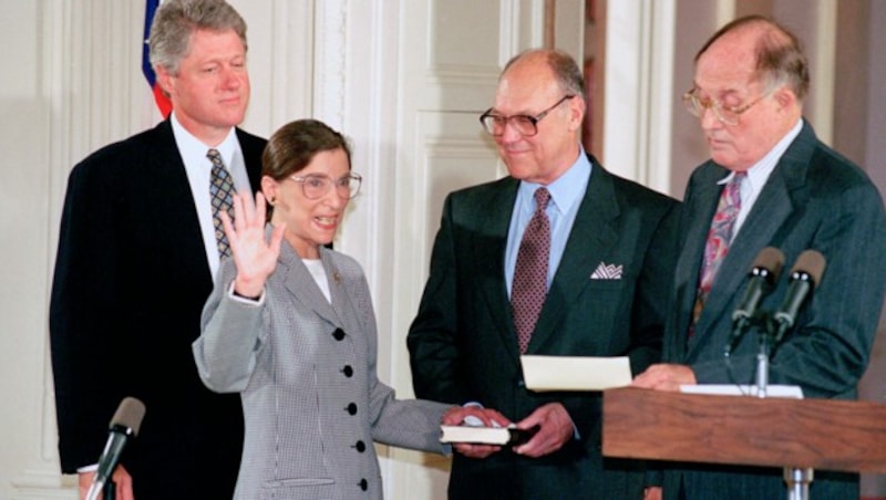 Bader Ginsburg wurde im August 1993 als Richterin am höchsten Gericht der Vereinigten Staaten, dem Supreme Court, angelobt. Damals war Bill Clinton US-Präsident. (Bild: AP)