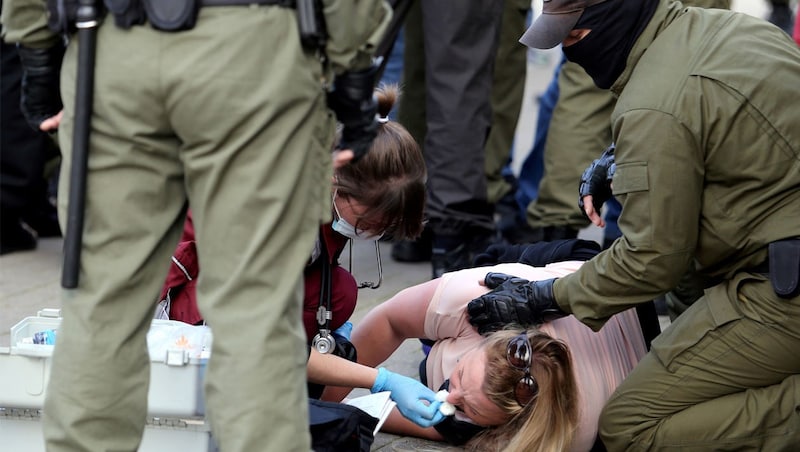 Der Ausgang der Präsidentenwahl vom 9. August 2020 mit der Bestätigung Lukaschenkos im Amt hatte zu Massenprotesten geführt. (Bild: APA/AFP/TUT.BY)