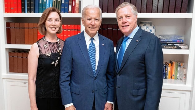 Ex-Botschafter William C. Eacho (rechts) mit Ehefrau und Joe Biden (Bild: zVg)