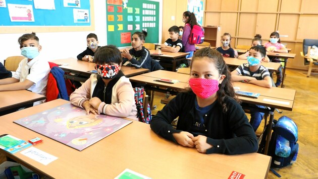 Ab Unterstufe: Masken im Unterricht (Bild: Martin A. Jöchl)