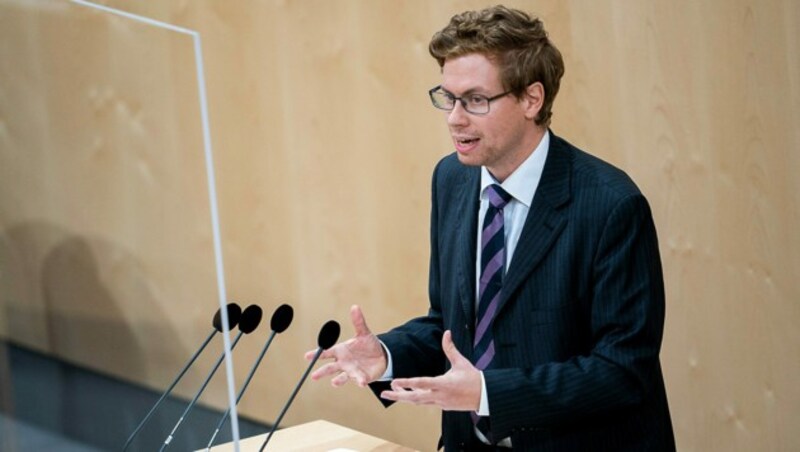 Jurist Konrad Lachmayer während des Expertenhearings im Nationalrat (Bild: APA/GEORG HOCHMUTH)