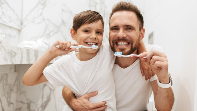 Auch das „starke Geschlecht“ sollte auf Mundhygiene achten. (Bild: Drobot Dean/stock.adobe.com)