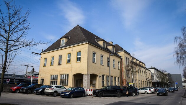 In Wels soll das alte Postgebäude Uni-Hörsälen weichen (Bild: Wenzel Markus)