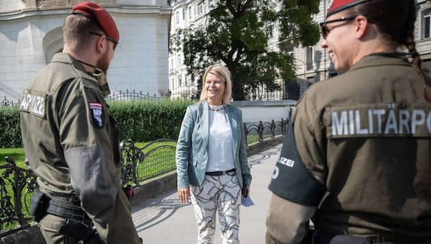 Verteidigungsministerin Klaudia Tanner (ÖVP) (Bild: APA/BUNDESHEER/DANIEL TRIPPOLT)