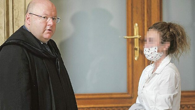 Verteidiger Kurt Jelinek mit der angeklagten Petronela T. (31) (Bild: Gerhard Bartel)