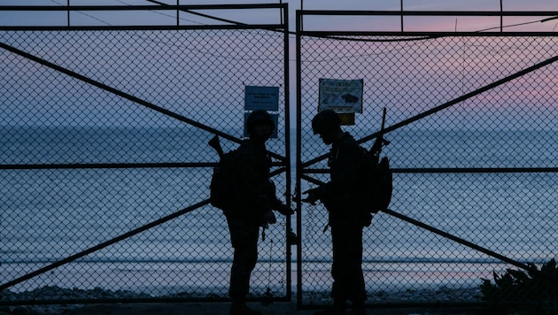 Südkoreanische Soldaten auf dem von ihnen kontrollierten Teil der Insel Yeonpyeong (Bild: AFP)