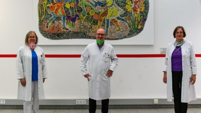 An dem Positionsschreiben waren auch Thomas Müller und Daniela Karall (rechts) von der Klinik Innsbruck beteiligt. (Bild: zeitungsfoto.at/Liebl Daniel)