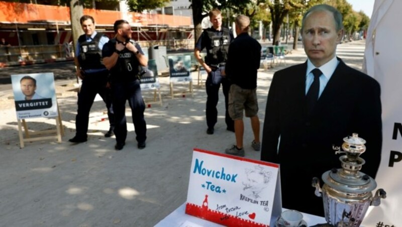 Am Mittwoch fanden Demonstrationen gegen den russischen Präsidenten Wladimir Putin vor der russischen Botschaft in Berlin statt. (Bild: AFP)