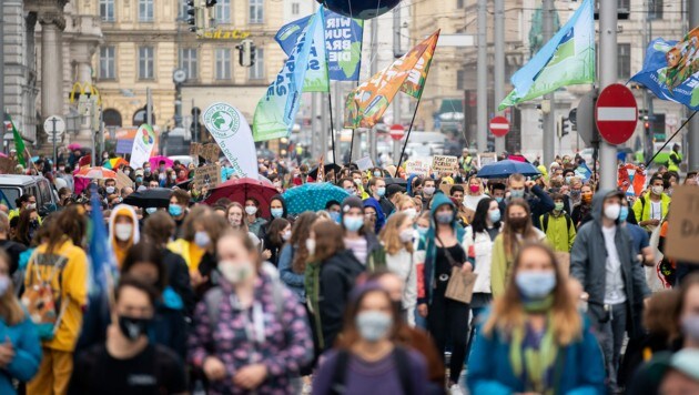 Demonstration in Wien anlässlich eines weltweiten Klimastreiks der Bewegung „Fridays For Future“ (Bild: APA/GEORG HOCHMUTH)
