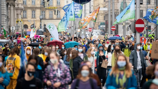 Demonstration in Wien anlässlich eines weltweiten Klimastreiks der Bewegung „Fridays For Future“ (Bild: APA/GEORG HOCHMUTH)