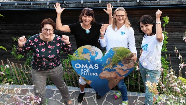 Die Omas for Future: Karin Wolf, Margaretha Schuster, Christine Weiss und Doris Zwinger (Bild: © Elmar Gubisch)