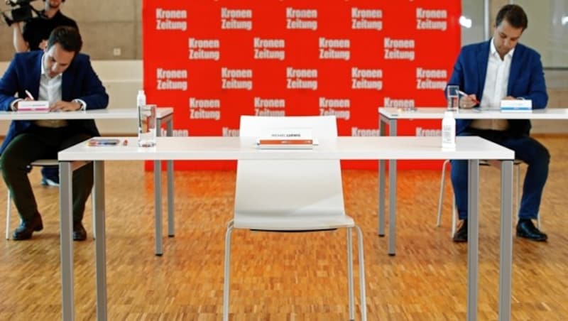 Leerer Tisch für den Bürgermeister: Michael Ludwig (SPÖ) sagte kurzfristig ab. Macht null Punkte. (Bild: Reinhard Holl)