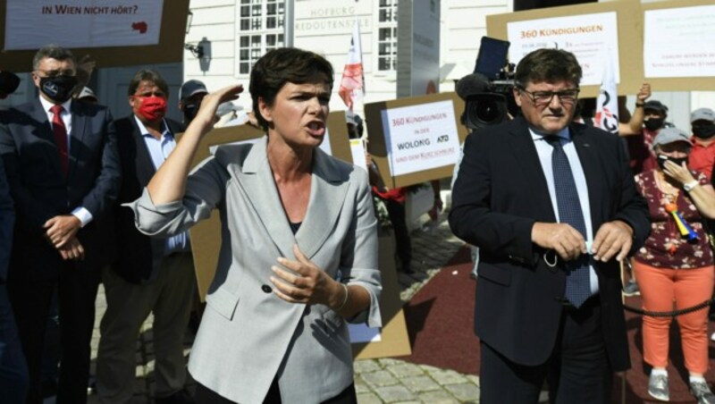 SPÖ-Vorsitzende Pamela Rendi-Wagner und der Bundesvorsitzende der Gewerkschaft Metall Rainer Wimmer während einer Protestaktion der ATB-Beschäftigten in Wien. (Bild: APA/Robert Jäger)