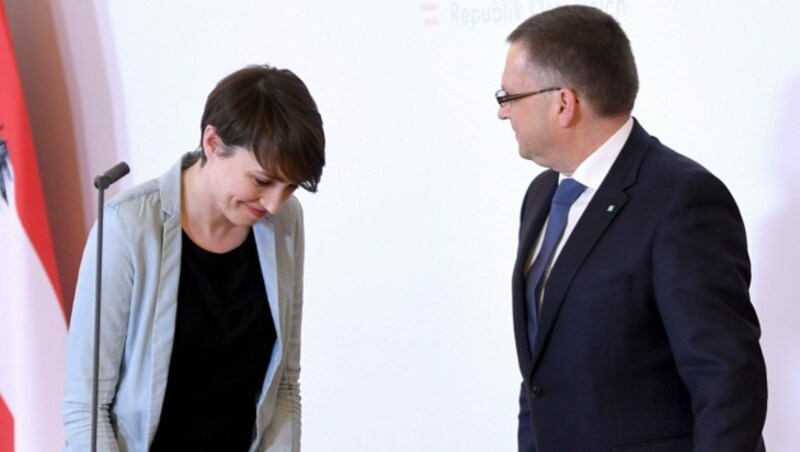 Die Klubchefs von Grünen und ÖVP, Sigrid Maurer und August Wöginger (Bild: APA/Roland Schlager)