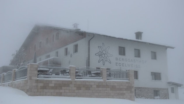 Der Berggasthof Edelweiss am Feuerkogel war verschneit (Bild: zVg)