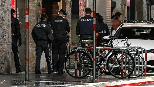 Die Behörden führen derzeit verstärkte Kontrollen insbesondere in der Nachtgastronomie durch. (Bild: zeitungsfoto.at/Daniel Liebl)