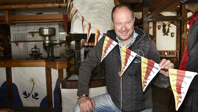 Gamskogelhüttenwirt Peter Aschbacher kann seine Gäste in zwei Bundesländern bedienen. (Bild: Holitzky Roland)
