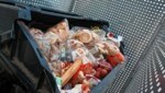 Eine enorme an genießbaren Lebensmitteln wird jedes Jahr weggeschmissen (Bild: Harald Jahn / picturedesk.com)