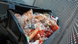 Fast 800.000 Tonnen noch genießbare Lebensmittel werden jedes Jahr in Österreich weggeschmissen. (Bild: Harald Jahn / picturedesk.com)