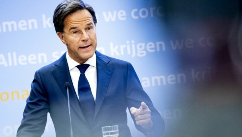 Ministerpräsident Mark Rutte hofft, dass sein Land die Corona-Zahlen in den Griff bekommt, ansonsten droht wohl der nächste Lockdown. (Bild: APA/AFP/ANP/Remko de Waal)