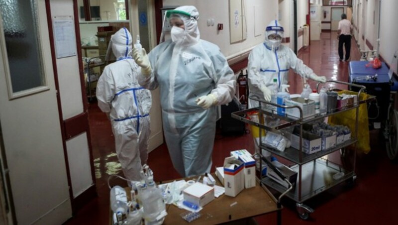 Eine Covid-19-Station in einem Krankenhaus in Belgrad (Bild: AFP )