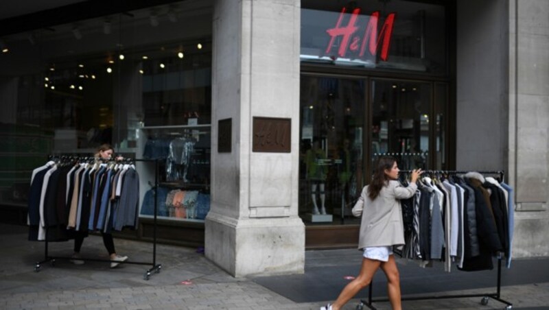 Durch die Filialschließungen werden viele H&M-Mitarbeiter auf der ganzen Welt ihren Job verlieren. (Bild: AFP)