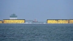 Die Flutschutztore (Bild) von MOSE sind an drei Einfahrten zum Hafen von Venedig im Meer errichtet worden. (Bild: AFP )