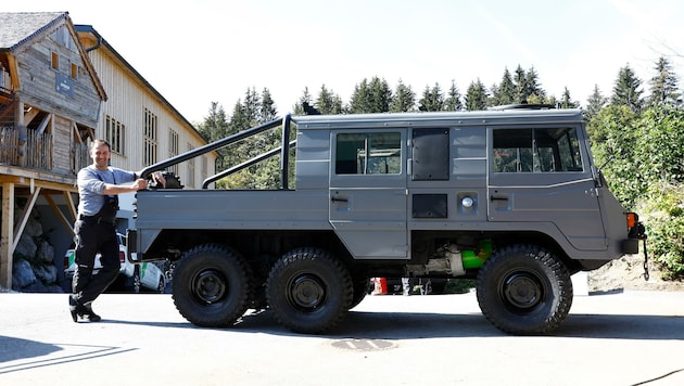 Das wohl perfekte Auto für Jäger: der geräuschlose E-Pinzgauer mit drei Achsen. (Bild: Gerhard Schiel)