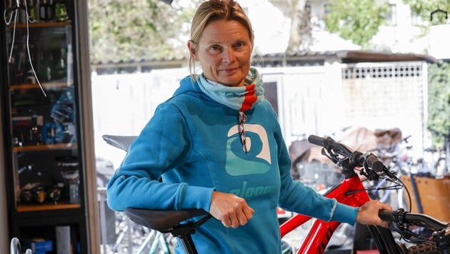 "Es ist ein Schock", sagt Sibylle Wagner von Radsport Wagner in Salzburg-Mülln (Bild: Tschepp Markus)