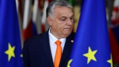 Vor gut einem halben Jahr erklärte das höchste EU-Gericht das ungarische NGO-Gesetz für rechtswidrig. Doch Premeir Viktor Orban ist bislang nicht aktiv geworden. Nun verliert die EU-Kommission die Geduld. (Bild: APA/AFP/Aris Oikonomou)