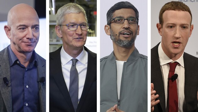 Amazon-Chef Jeff Bezos, Apple-CEO Tim Cook, Sundar Pichai von Google sowie Facebook-Gründer und -CEO Mark Zuckerberg (v.l.n.r.) (Bild: AP)