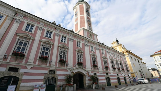 Das Rathaus in St. Pölten (Bild: APA/HELMUT FOHRINGER)