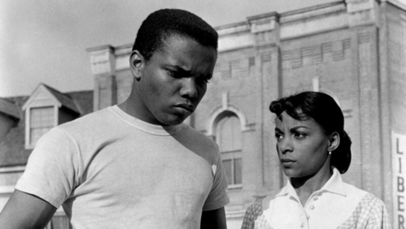 Johnny Nash und Ruby Dee in dem Film „Take a Giant Step“ von 1959 (Bild: Everett Collection / picturedesk.com)