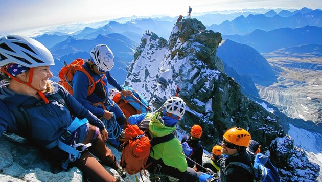 Bergsteiger auf dem Großglockner. Im Hintergrund der Kleinglockner. (Bild: Wallner Hannes)