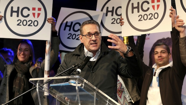 Heinz-Christian Strache laufen die Unterstützer davon. (Bild: AP)