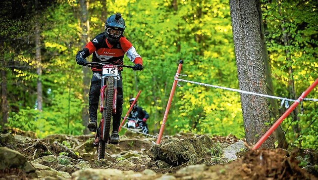 Wenn es mit dem Downhill-Bike quer durch den Wald geht, ist David Trummer Österreichs Bester. Am Sonntag kämpft er um die WM-Medaillen. (Bild: Rick Schubert)