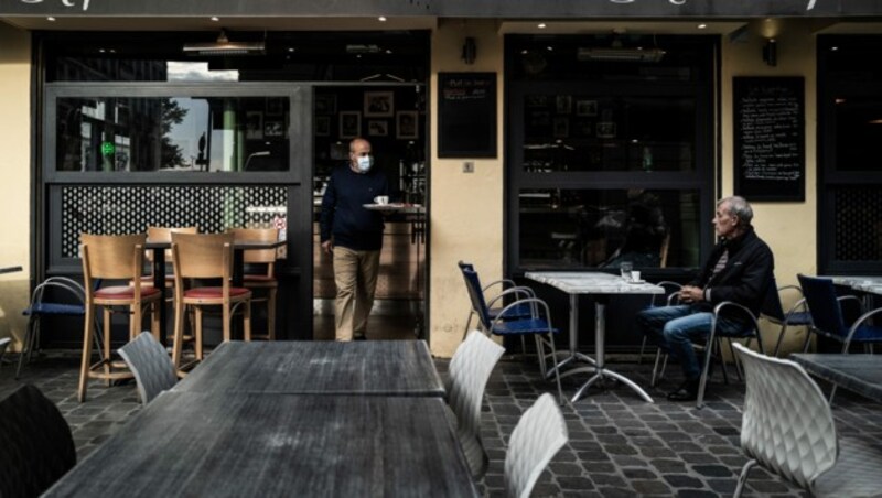 Ein Café in der französischen Stadt Lyon, die von der Corona-Krise ebenfalls schwer getroffen worden ist (Bild: AFP)