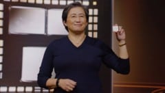 Archivbild: AMD-Chefin Lisa Su präsentiert den Ryzen-5000-Prozessor.
