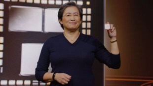 Archivbild: AMD-Chefin Lisa Su präsentiert den Ryzen-5000-Prozessor.